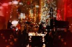 Рождественский орган при свечах