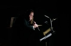 Дудук в сиянии свечей