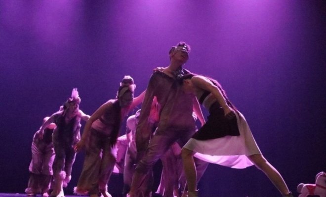 С грозными очами, с острым кулаком девушка-богатырь Кыыдаан