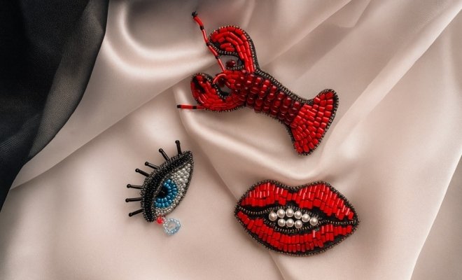 Броши с характером: сюрреализм на булавке