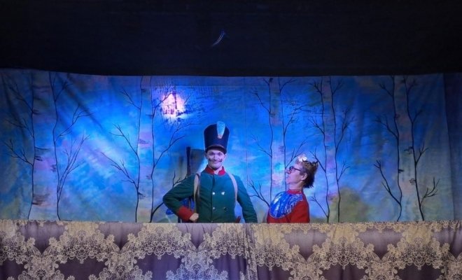 В огне не горит, в воде не тонет