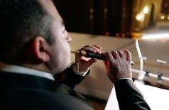 Дудук в сиянии свечей