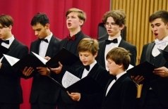 Михаил Петренко и исполнители Новгородской детской музыкальной школы № 1