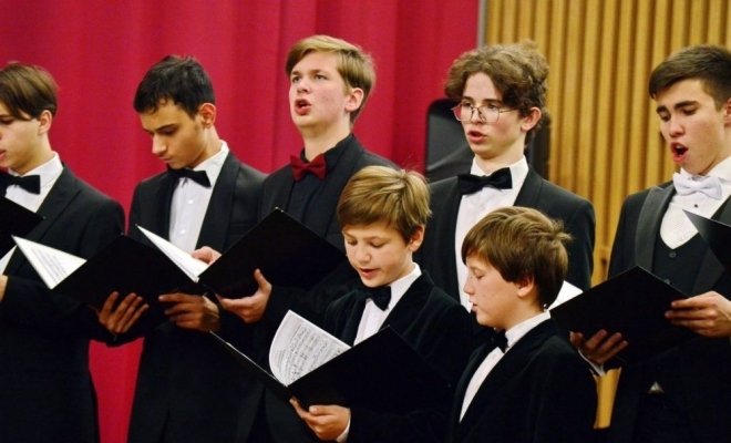 Михаил Петренко и исполнители Новгородской детской музыкальной школы № 1