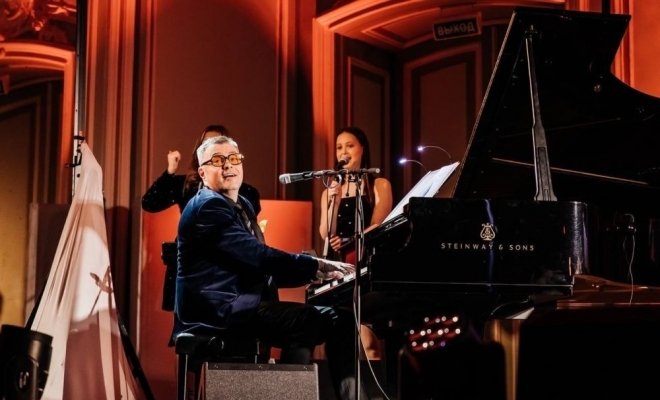 Он — Сэр Элтон Джон. Трибьют