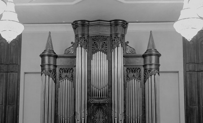 Солисты оркестра CAGMO. Гарри Поттер и Миядзаки при свечах