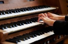 Органный вечер в соборе при свечах. Зима в старой Европе