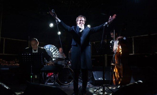 Алекс Абра. Sinatra Christmas