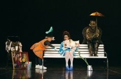 Фонарь. Скамейка. Урна