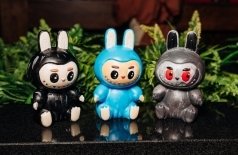 Роспись игрушки Лабубу с видом на Неву