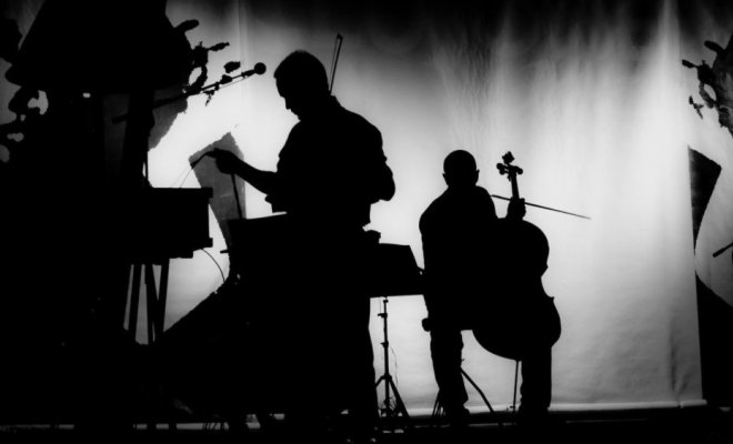 Atomic Cellos. Мировые рок-хиты на виолончелях при свечах в оранжерее