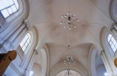 Фантастический орган при свечах