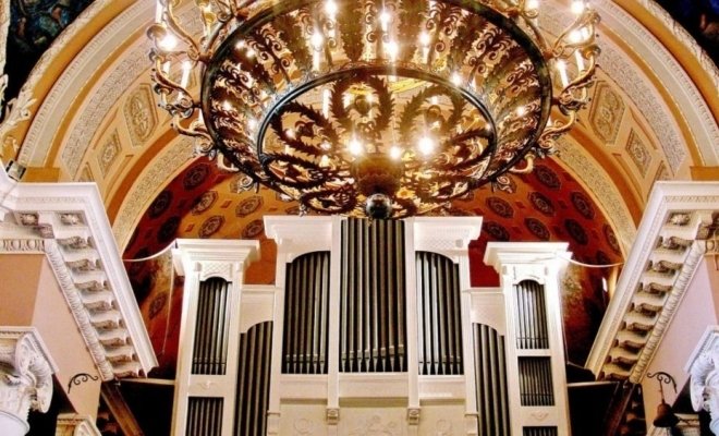 Орган при свечах: Бах. 18 органных историй