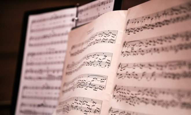 Орган при свечах. Времена года и топовые саундтреки