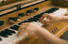 Орган при свечах. Времена года и минимализм Эйнауди