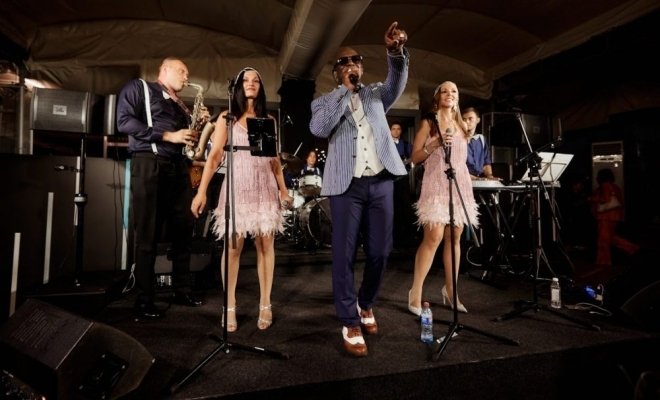 Jazz Icons: праздничный концерт при свечах с Emmans McVon