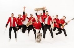 Танцевально-музыкальное шоу с Just Brass
