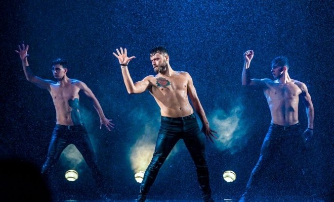 Шоу под дождём IV. Мужчина vs Женщина