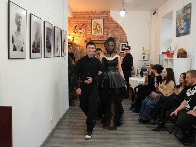 Коллекция носимого авангарда от Назара Алмазбекова и Вадима Семака. 