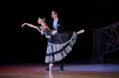 Дама с камелиями