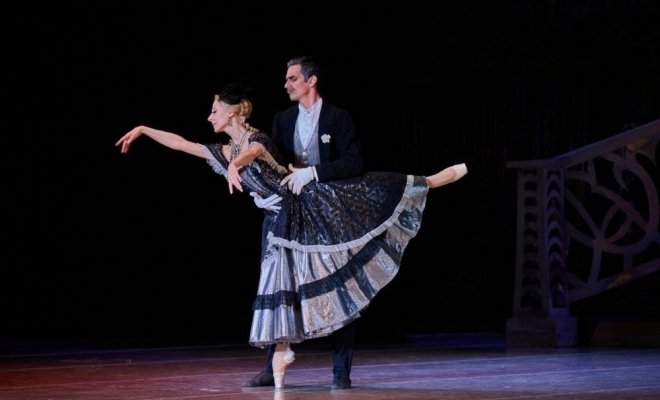 Дама с камелиями