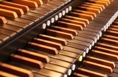 Старинный орган при свечах. Шедевры Европы: Германия, Италия, Франция, Испания