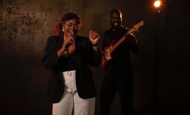 Винтажный джаз на панорамной крыше при свечах