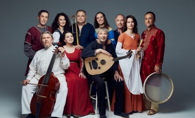 Восток – Запад