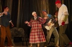 Когда длинная стрелка будет на двенадцати, а короткая на трёх