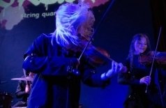 Топовый поп на струнных. От Abba до Леди Гаги