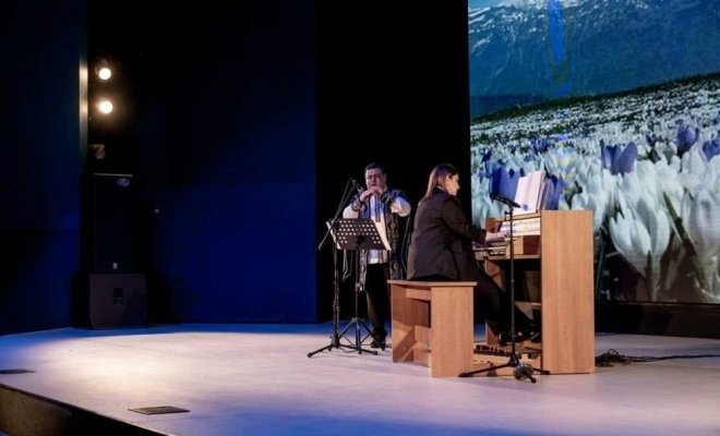 Голос дудука и орган