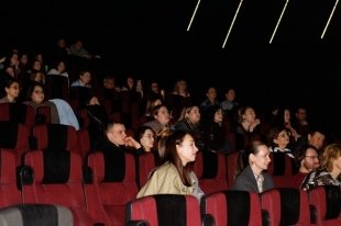 Актриса Альбина Кабалина представила музыкальную комедию «Королёк моей любви» в Казани