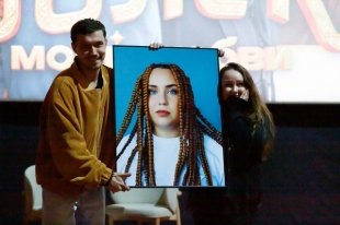 Актриса Альбина Кабалина представила музыкальную комедию «Королёк моей любви» в Казани