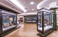 Экспозиция и временные выставки Музея музыки (за исключением «Музыкальная эволюция: от камней до нейросети»)