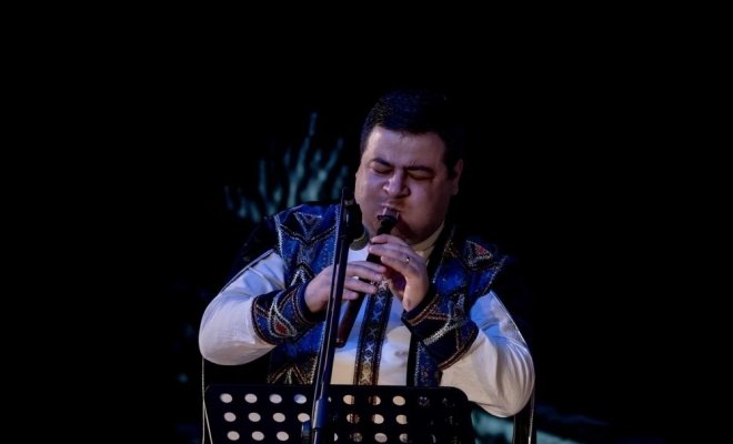 Голос дудука и органа