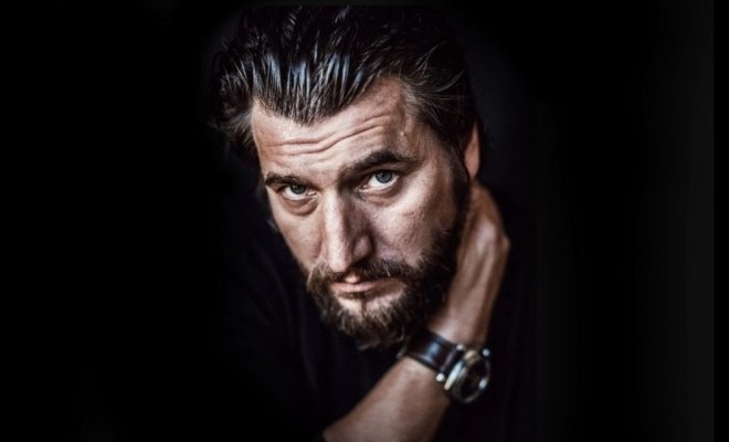 Александр Устюгов с оркестром