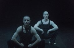 Маленькая лягушка — на спине прямоугольное море