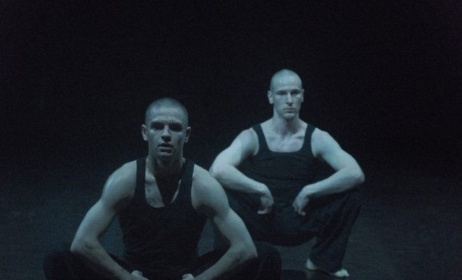 Маленькая лягушка — на спине прямоугольное море