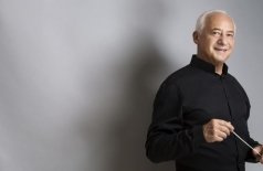 Дирижирует Владимир Спиваков
