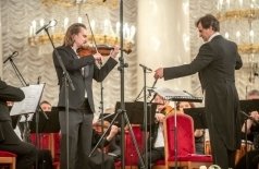 Легенды мирового кино в сиянии свечей