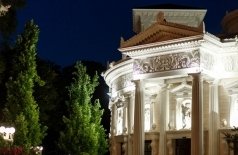 Отель двух миров
