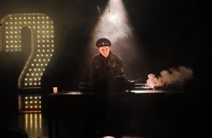 451 градус по Фаренгейту