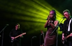 Pink Floyd Show & Durga McBroom