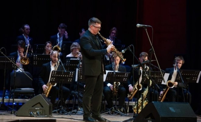 Таль Бабицкий и джазовый оркестр Дениса Мельникова