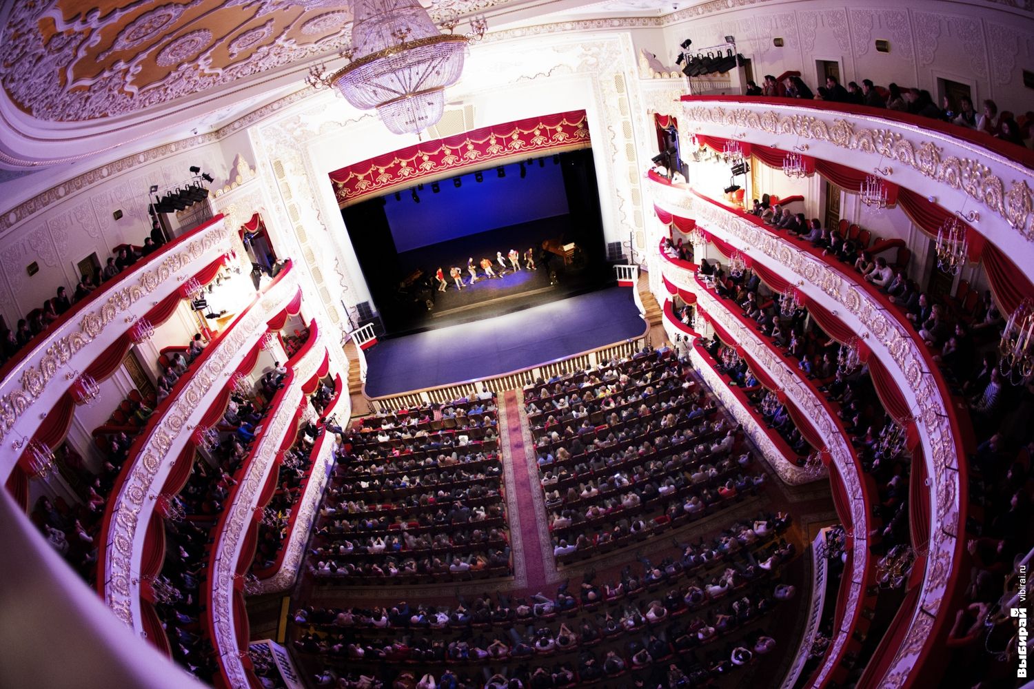 театр оперы и балета внутри фото