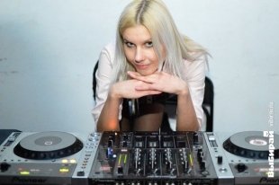 DJ Karoline Klein (кафе Пирс)