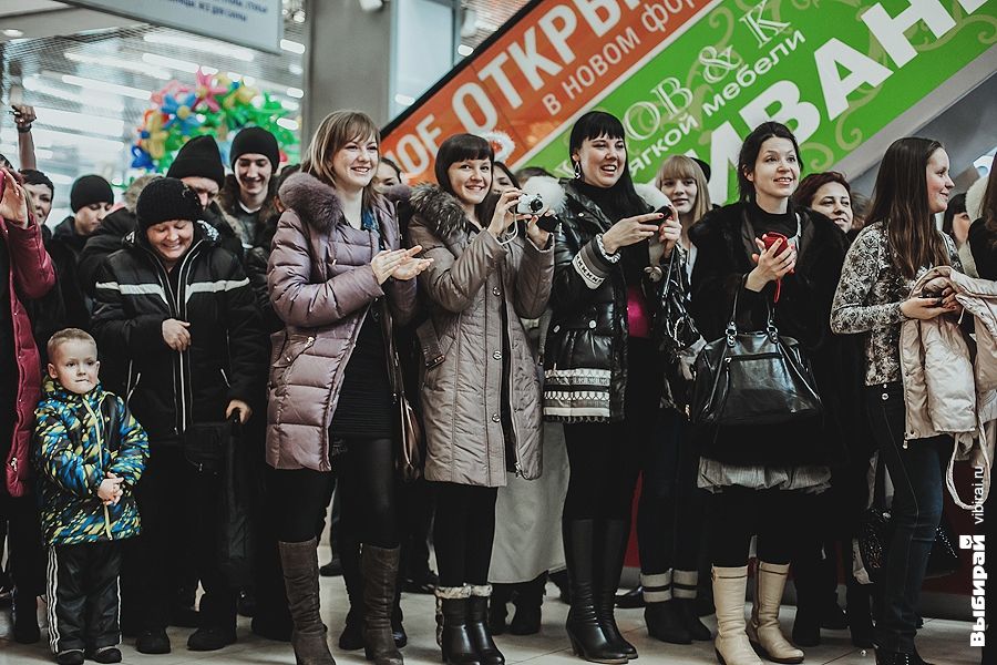 Мужской флешмоб в «Горках». Подарок дамам к 8 марта