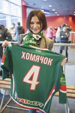 Лиана, 19 лет, студентка из Казани:  «Кубок, мы так давно его хотим! В Челябинск приехала с замечательным настроением, с планами выиграть. Болельщикам «Трактора» желаю болеть лучше, хотя они все равно не пройдут». 
