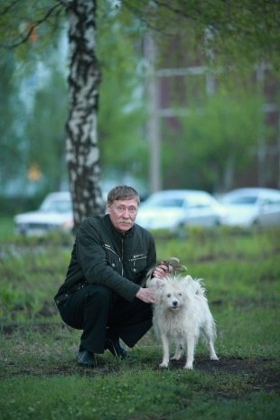 Камалеев Рамиль, строитель Собака: дворовый пинчер Рему 7 лет, его жена принесла — взяла у знакомых. Он у нас очень не любит петарды, в Новый год часа 2-3 лает, а вообще — спокойный, не дурной. 