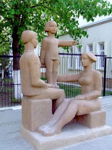 Пять детских памятников